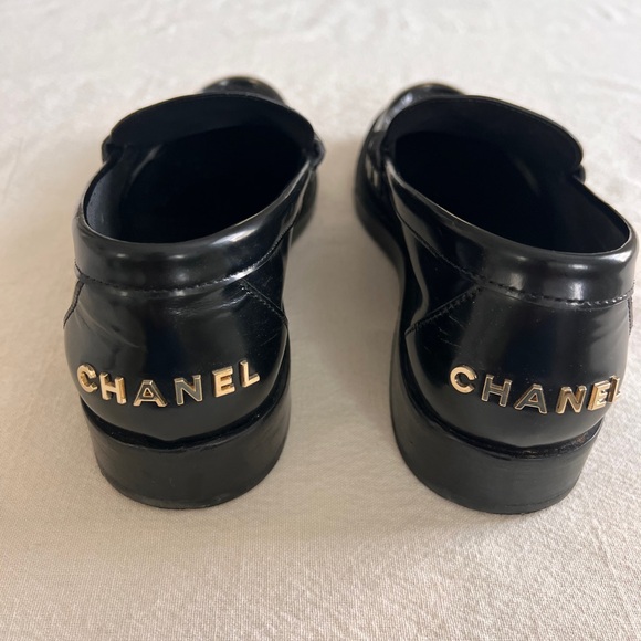 Chanel Shiny Calfskin Logo Loafers Black - Picture 2 of 4
